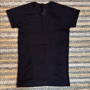 ❌ SOLD ❌ NWOT Oiselle Birds of a Feather Short Sleeve Tee, Large